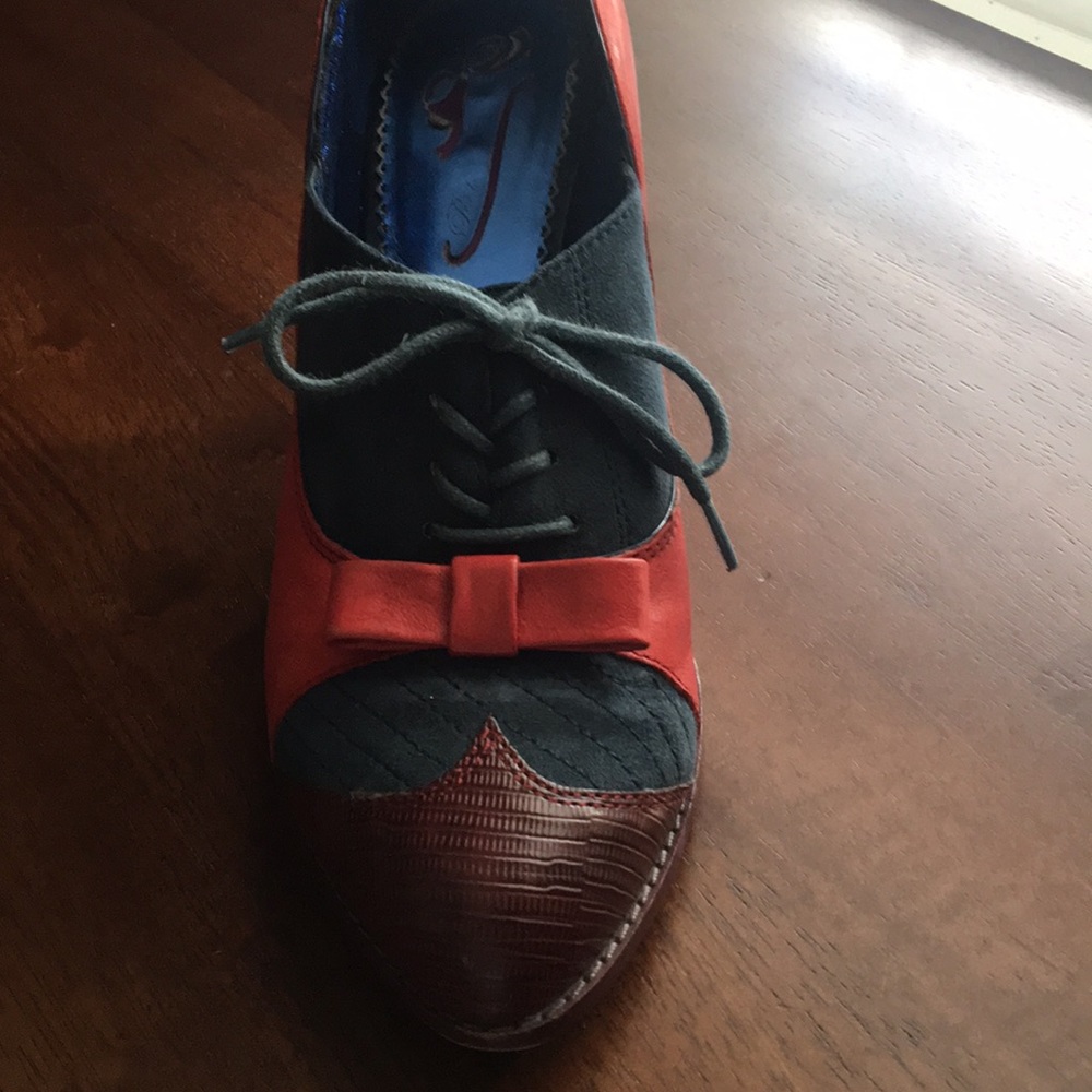 The cutest menswear inspired heels!